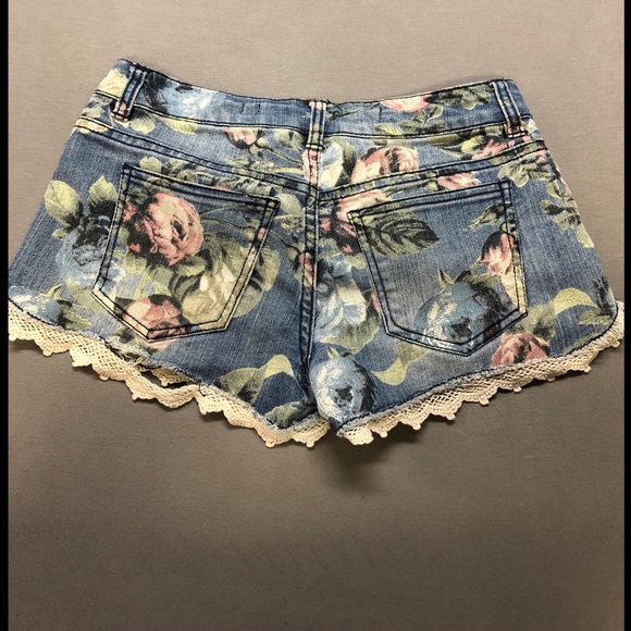 Floral Shorts - Picture 2 of 4